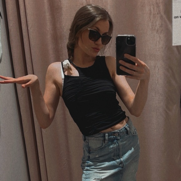 Meet your Posher, Ashley - Picture 1 of 1